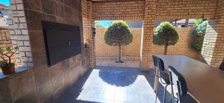 4 Bedroom Property for Sale in Hillcrest Northern Cape